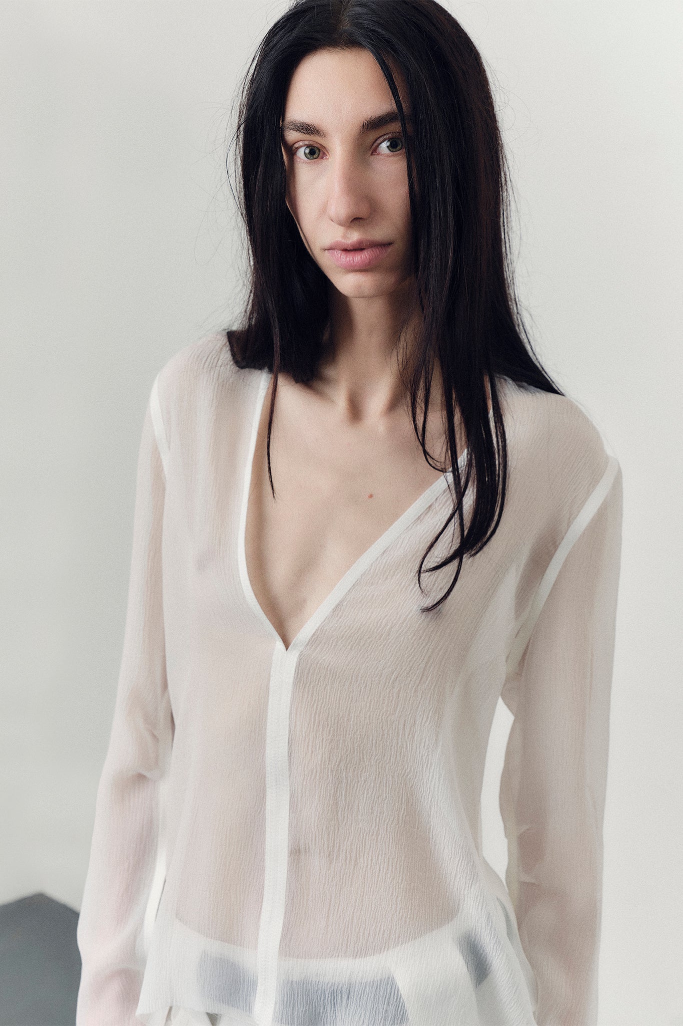 Chiffon Silk V-Neck Fitted Blouse - White