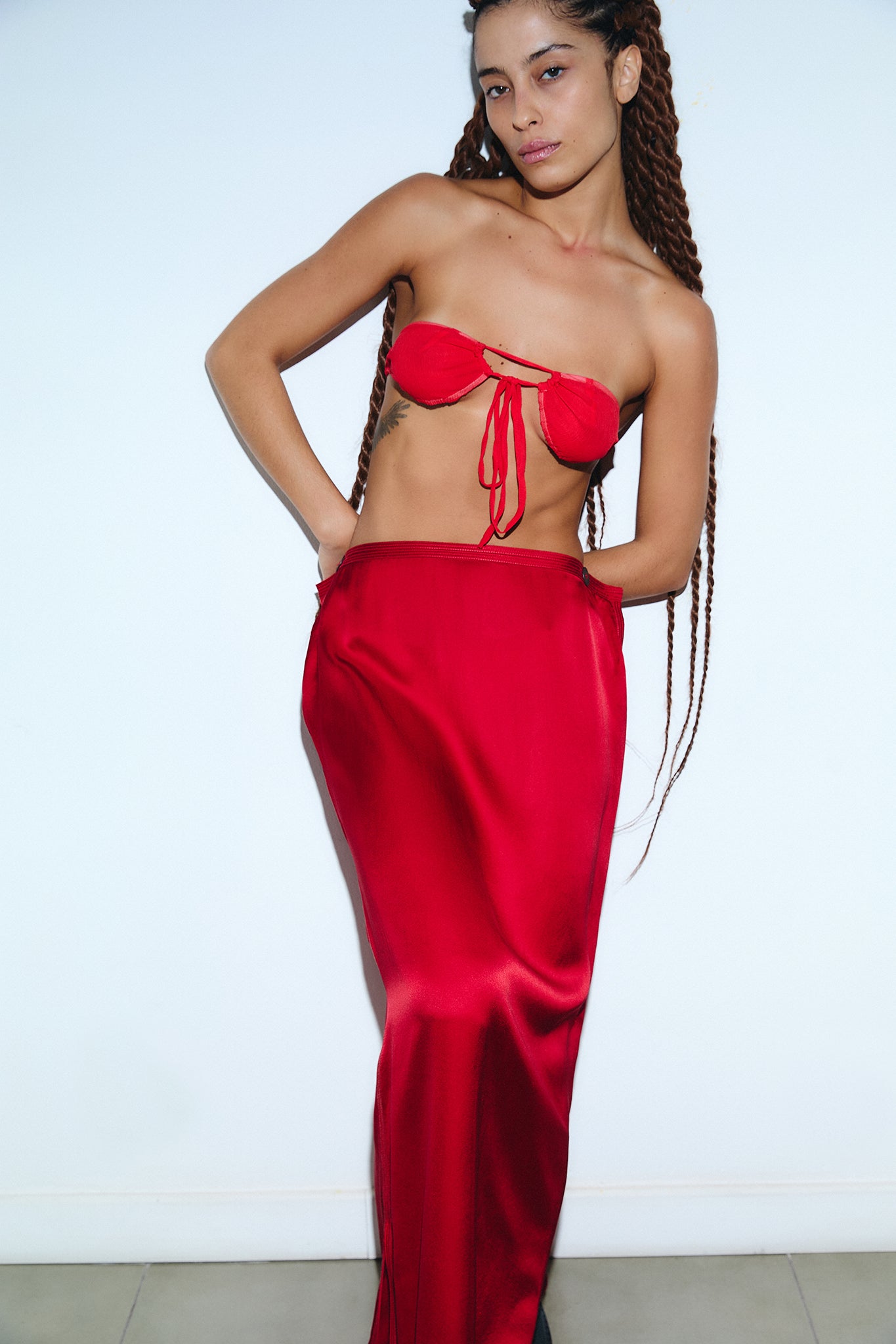 Satin Silk Knot Strapless Bralette - Red