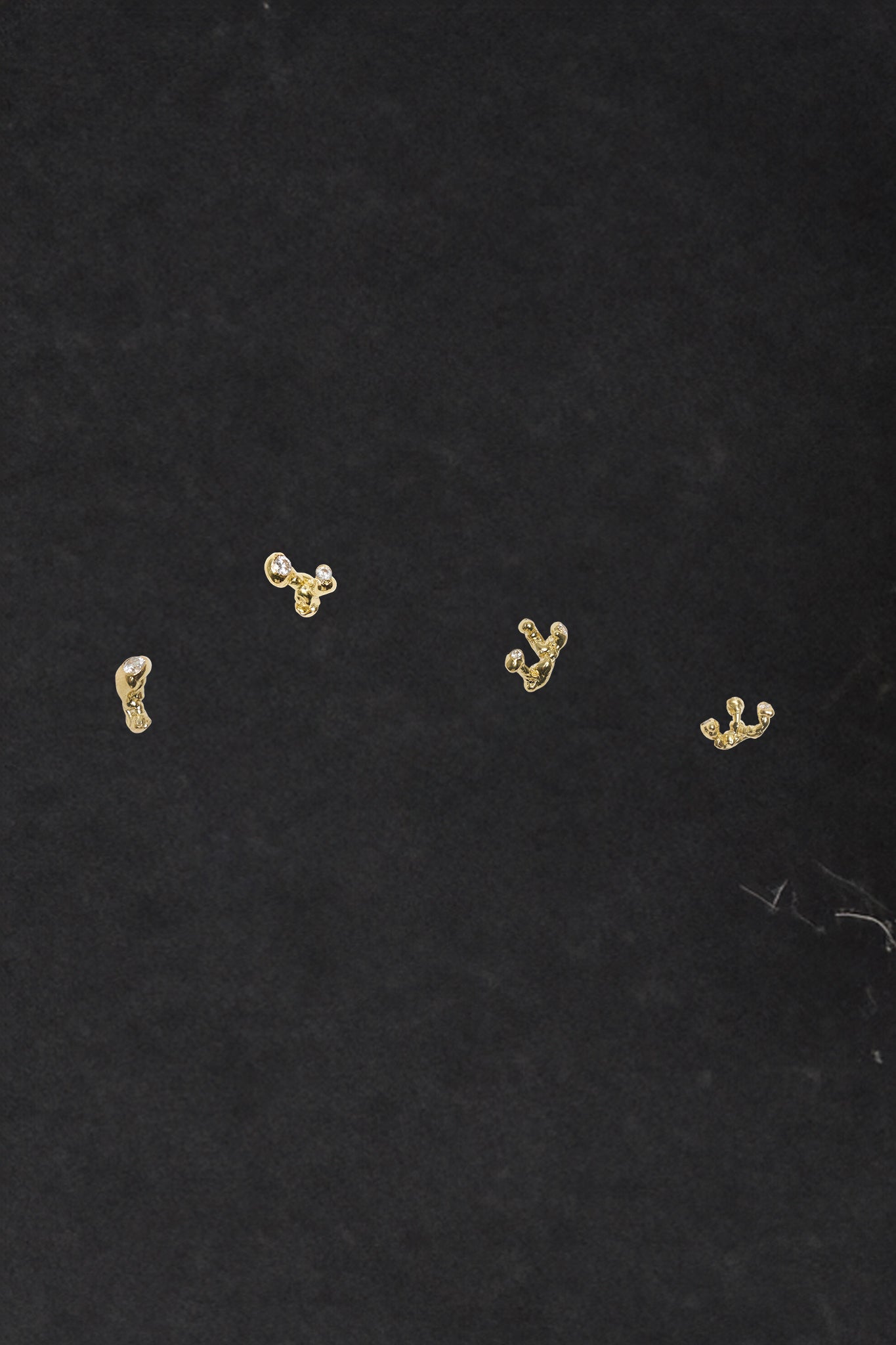 Solitaire Mini Log Earring